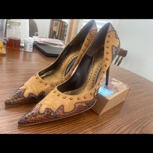 Rock & Republic Pewter orange suede pointy heels Sz 8 1/2